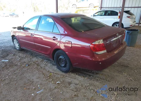 2005 Toyota Camry Le z USA, uszkodzony, nr VIN 4T1BE32K95U034122